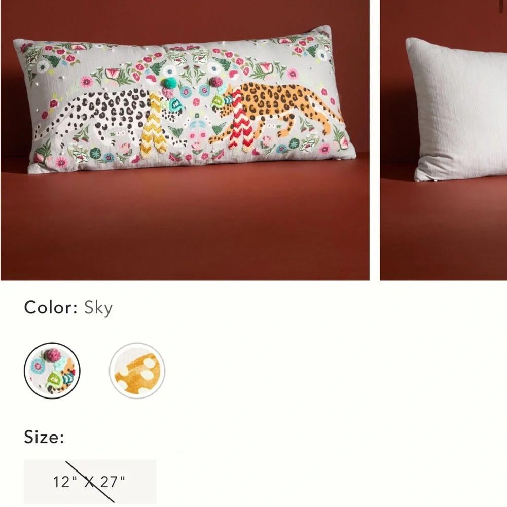 Giraffe Holiday Pillow‎